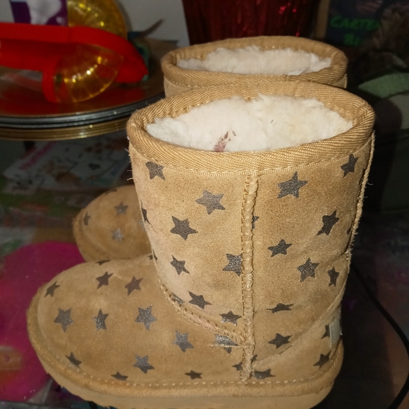 Toddler size uggs - Picture 3 of 6